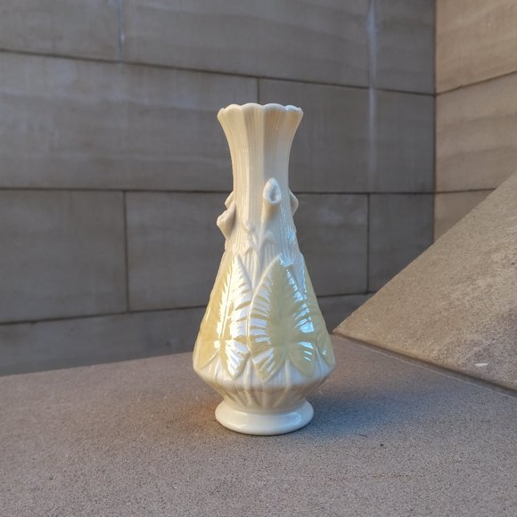 BELLEEK Ireland NILE Parian Bud Vase 6th Gen. 1965-1980 - Picture 2 of 10